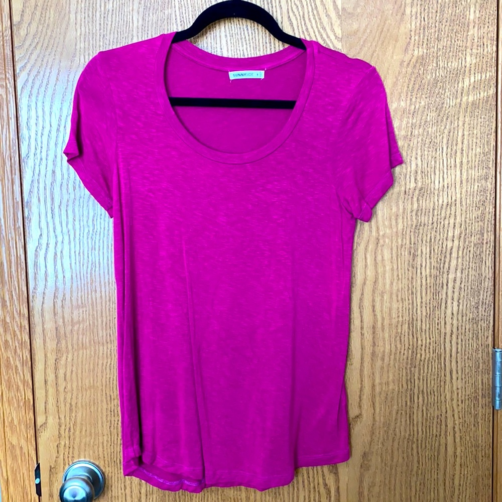 Small Sunnyside magenta slub tee.